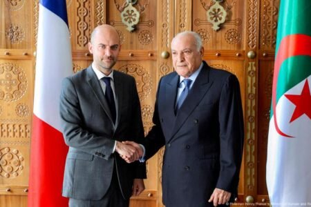 France vows reprisal if Algeria expels French embassy workers