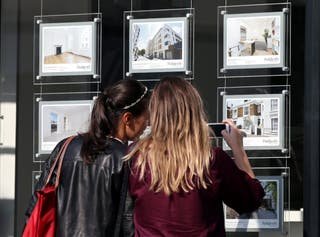 Low-rate mortgages hit 17-year excessive – however it’s not all excellent news for first-time patrons