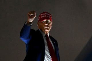 Trump tariffs stay: President says Starmer ‘very happy’ with UK’s tariff after Asian markets plunge once more